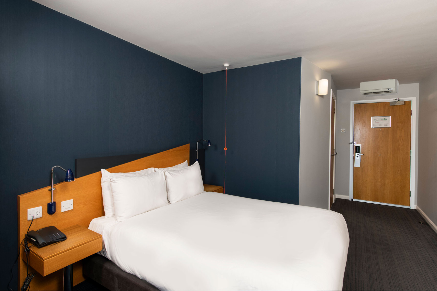 Holiday Inn Express Swindon - West Room Type - 1 Double Accessible with Free Hot Breakfast Holiday Inn Express Swindon - West Room Type - 1 Double Accessible with Free Hot Breakfast