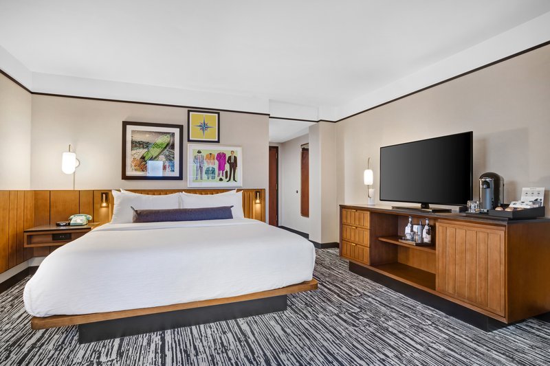 1 King Premium Communications Accessible Corner Room