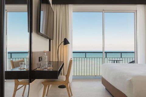 King Deluxe Sea View Guest Room