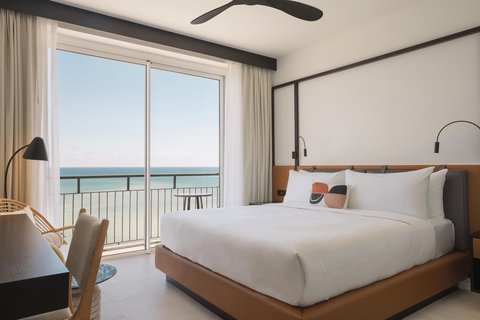 King Deluxe Sea View Guest Room