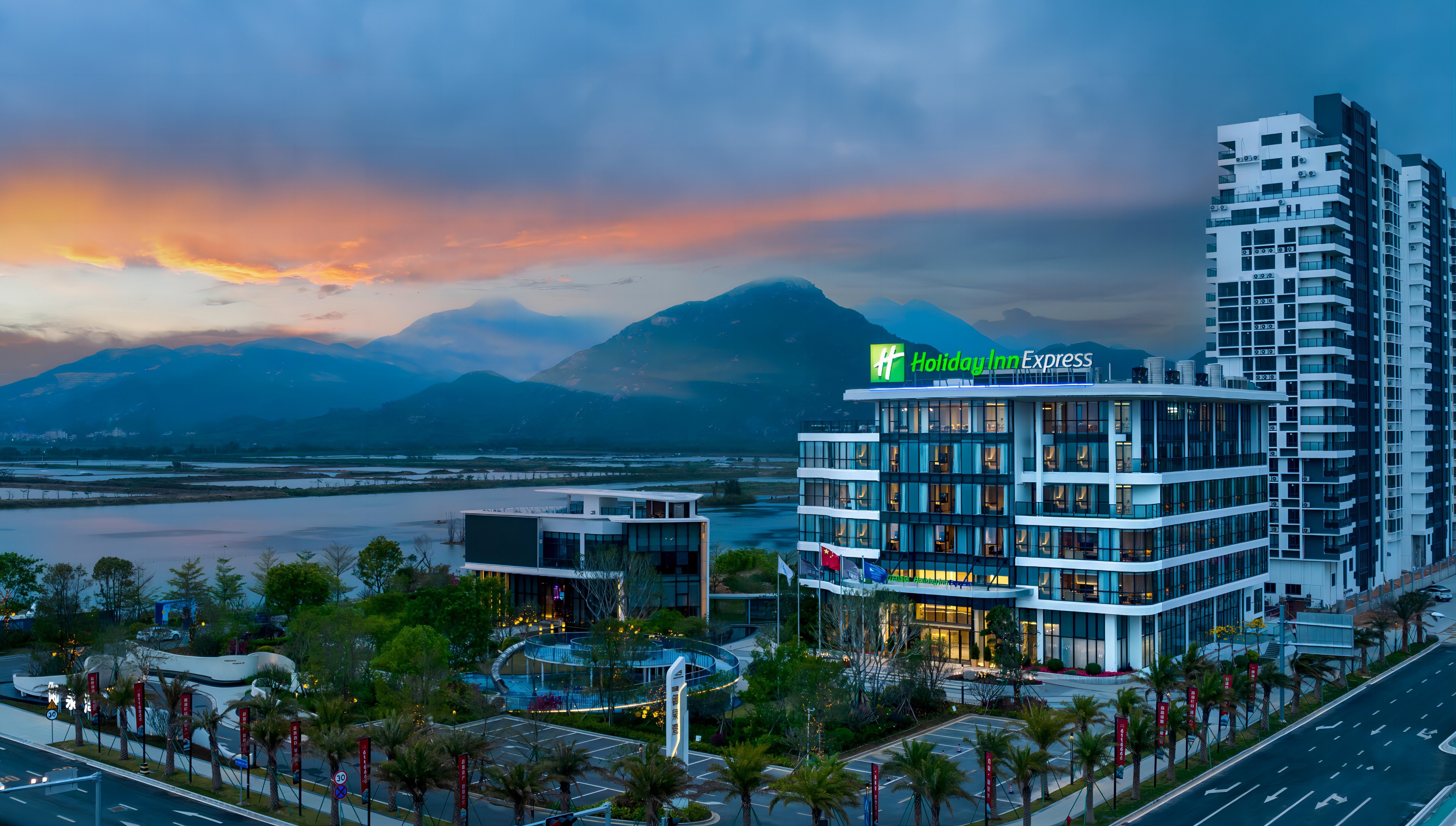 Holiday Inn Express Jiangmen Yinhu Bay