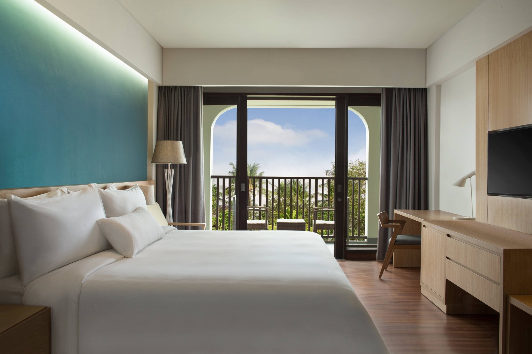 Element by Marriott Bali Ubud Room Type - Deluxe, Guest room, 1 King, Garden view, Balcony