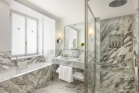 RFH Hotel de Russie - Superior Room