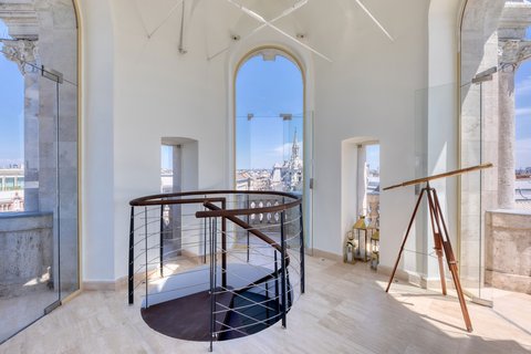 Crown Tower Suite