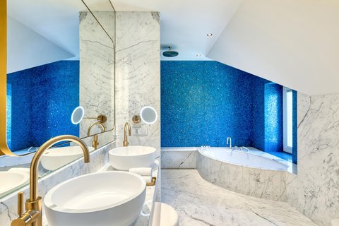 Crown Tower Suite Bathroom