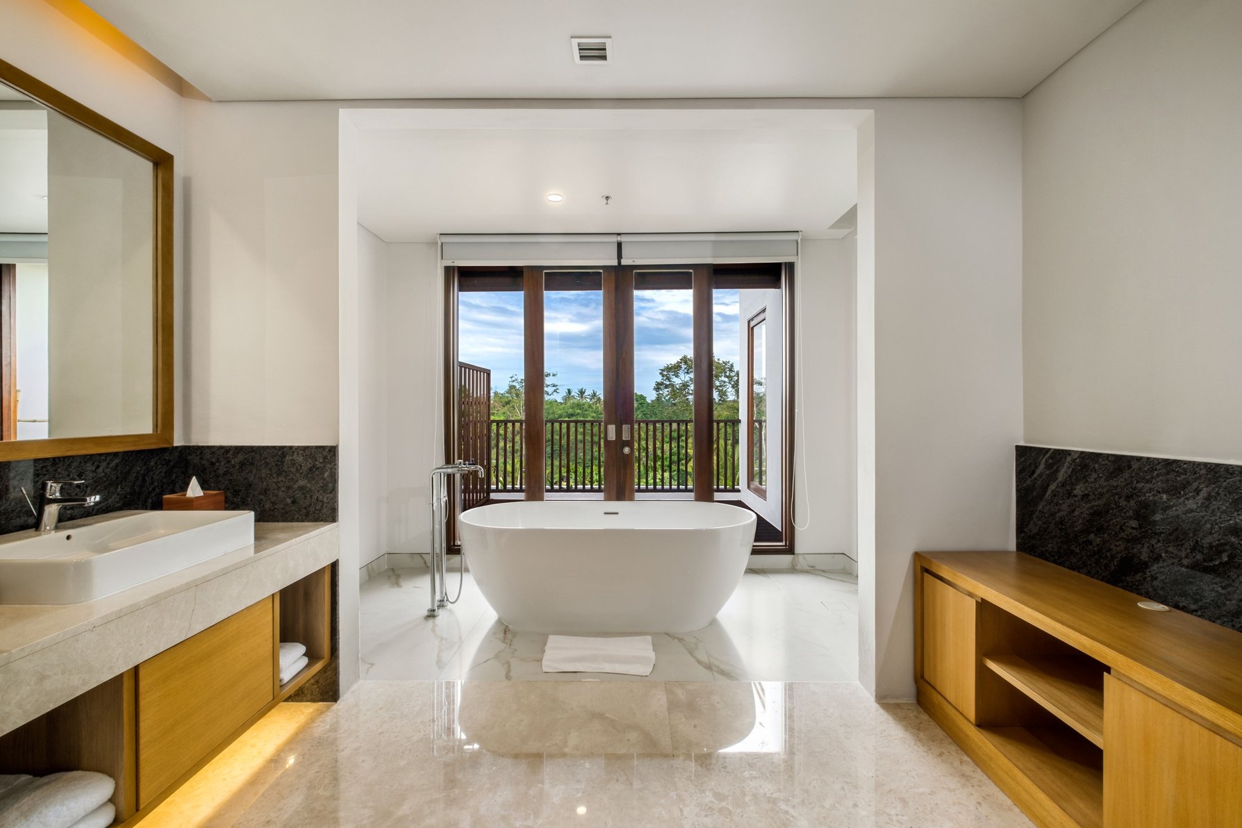 Element by Marriott Bali Ubud Room Type - Penthouse, 1 King, Garden view, Tub, Balcony