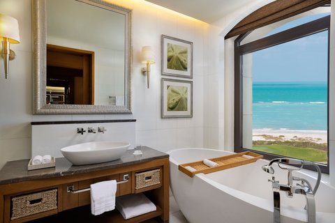 Premium Seaview Room Bathroom - Detail