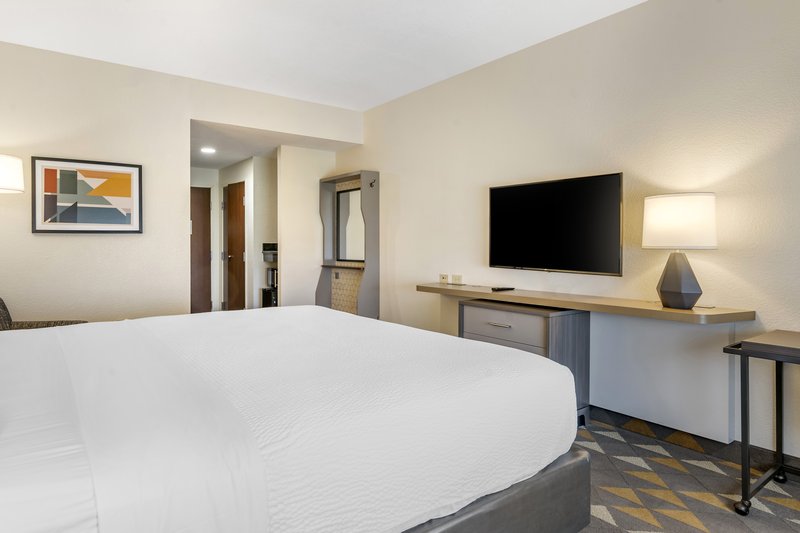 HOLIDAY INN AIRPORT SOUTH