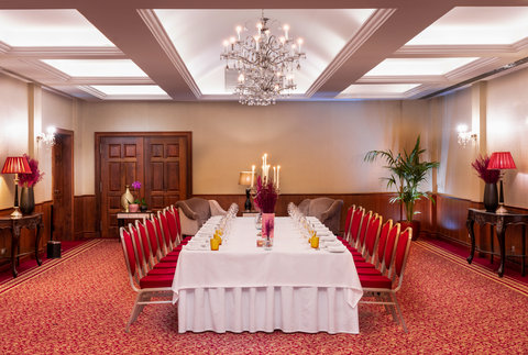 Spectacular dining in our Aliados meeting room