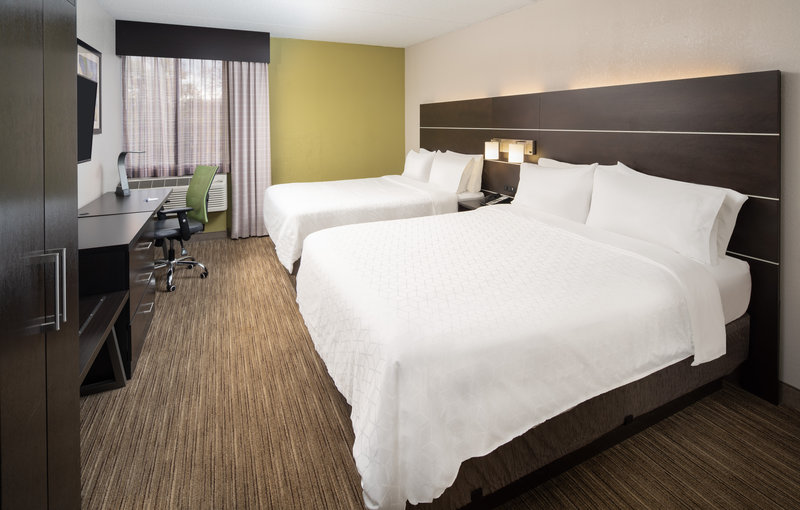 TWO QUEEN BEDS NONSMOKE