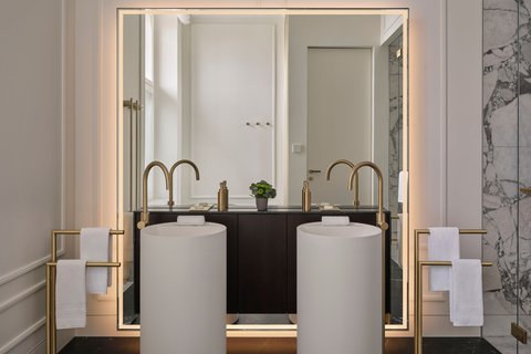 main bathroom with double sinks