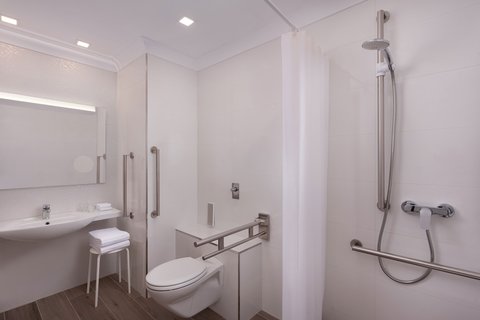 Baño con acceso para personas con necesidades especiales - Ducha con acceso para sillas de ruedas