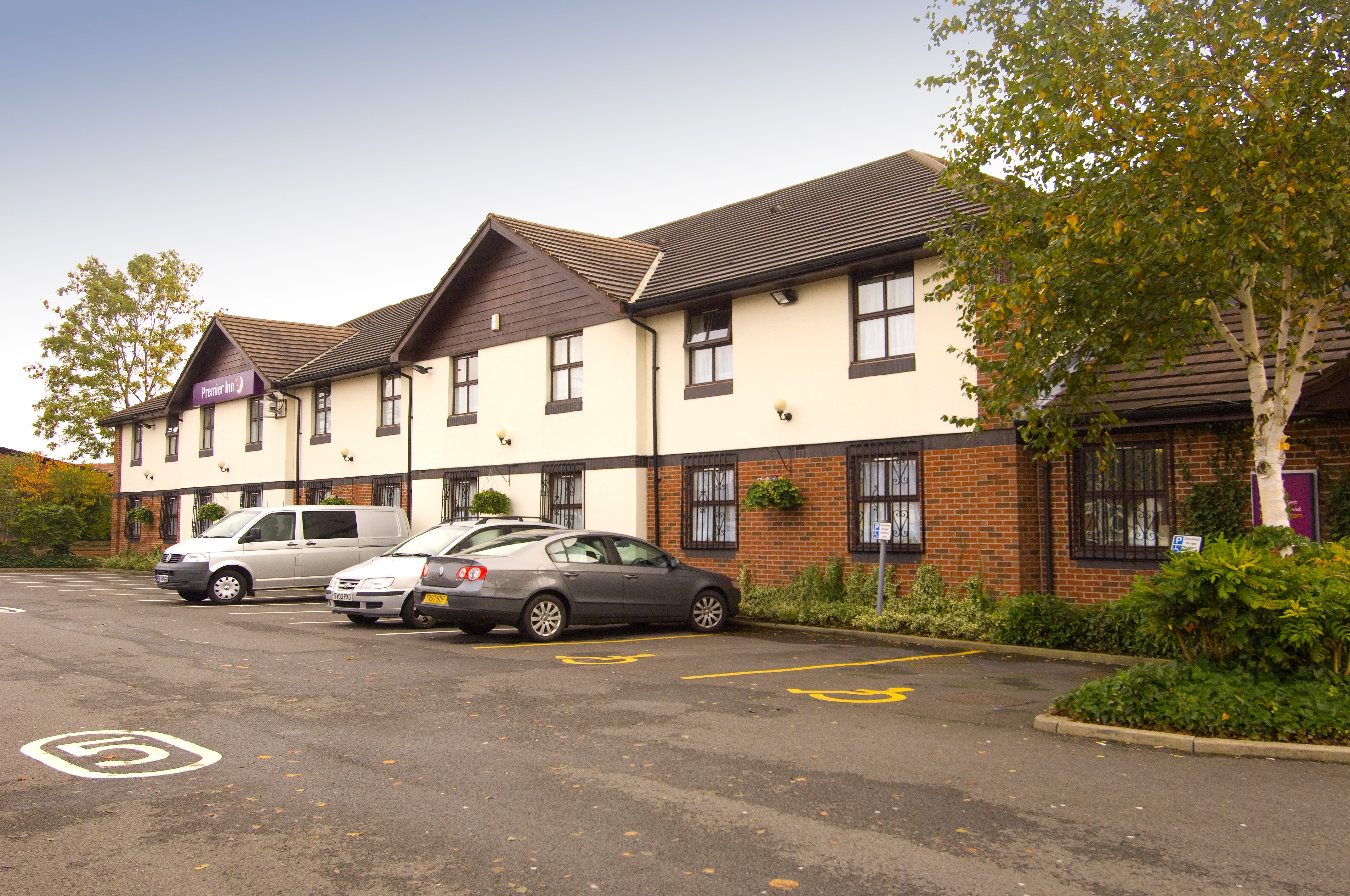 Premier Inn Oldham (Broadway)