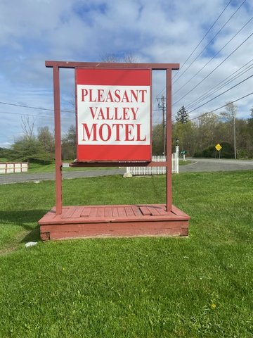 MH PleasantValleyMotel WestStockbridge MA Property Exterior