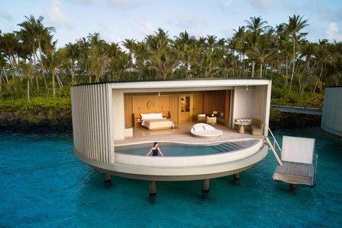 Villa de un dormitorio con piscina frente al mar