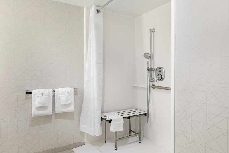 KING MOBIL ACCESSIBLE ROLL IN SHWR NOSMK