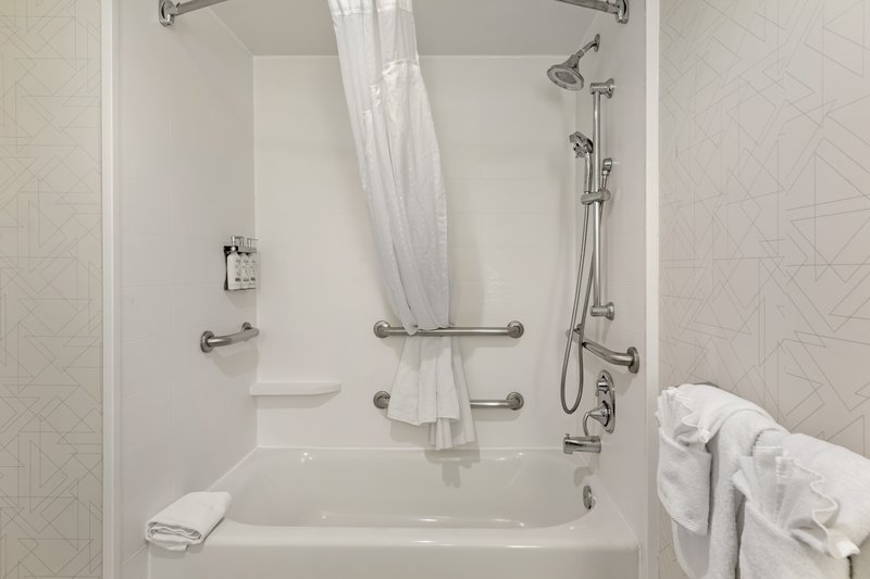 KING MOBILITY ACCESSIBLE TUB NONSMOKING