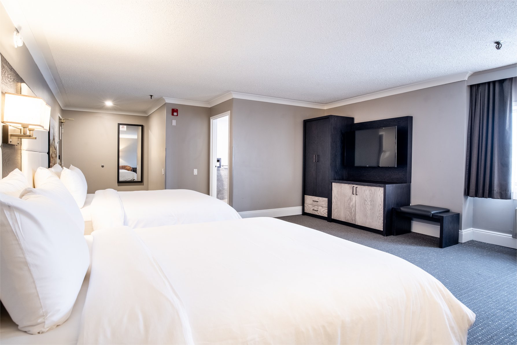 Crowne Plaza Moncton-Downtown, an IHG Hotel Room Type - Standard Room, 2 Queen Beds, Roll-in Shower (Mobility Accessible)