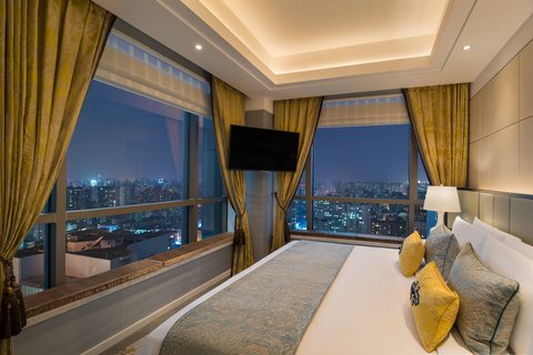 St. Regis Suite - King Bedroom