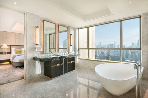 Deluxe Guest Bathroom