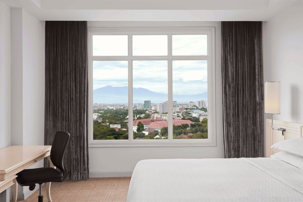 Four Points By Sheraton Bandung Room Type - Signature, Larger Guest room, 1 King, Sofa bed