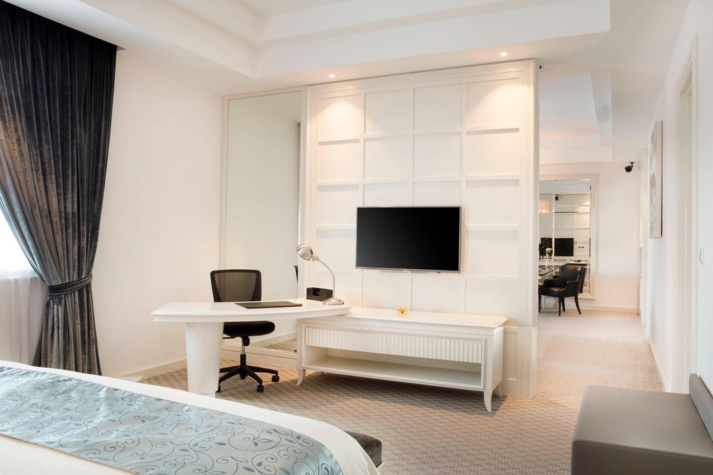 Four Points By Sheraton Bandung Room Type - Premier, Suite, 1 King