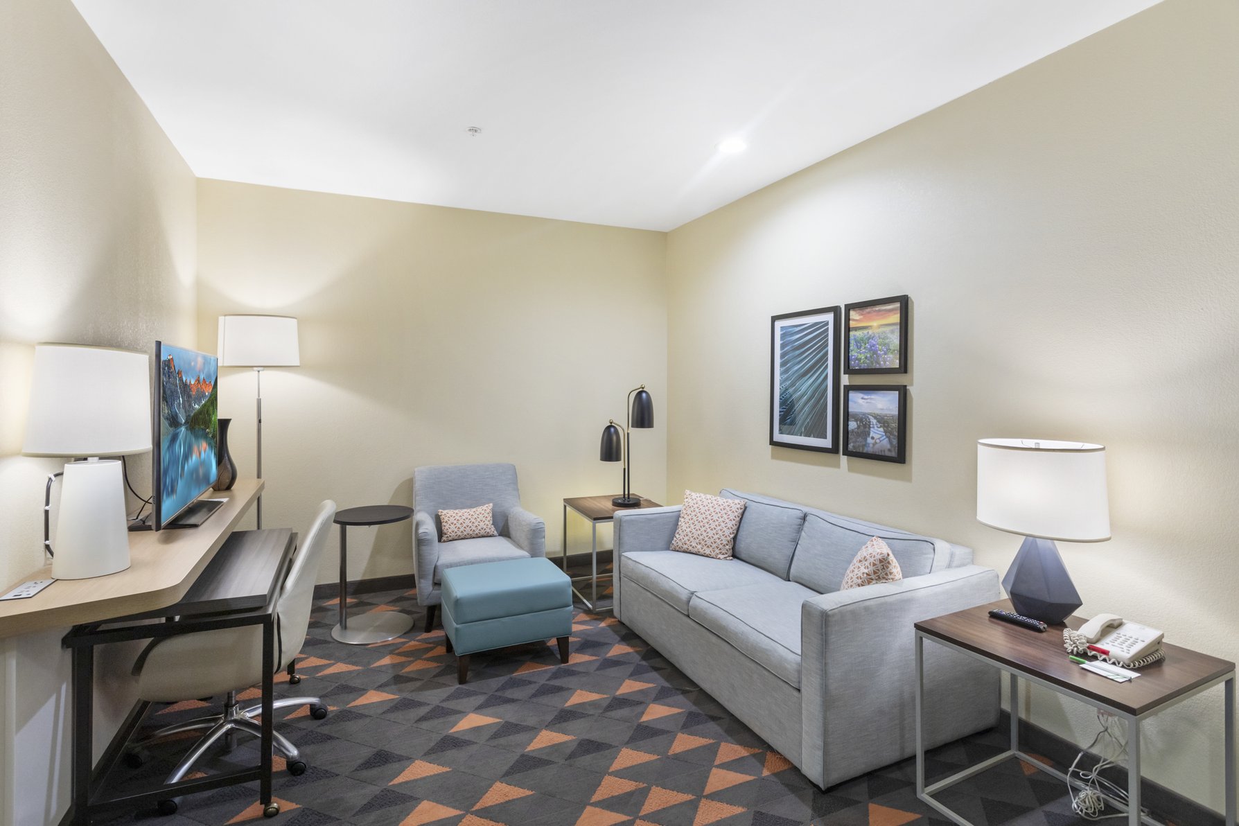 Holiday Inn Hotel & Suites WACO NORTHWEST Room Type - 2 King Suite Addl Living and Dining Area
