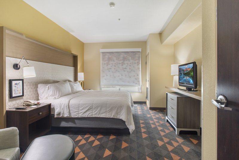 KING STANDARD ROOM