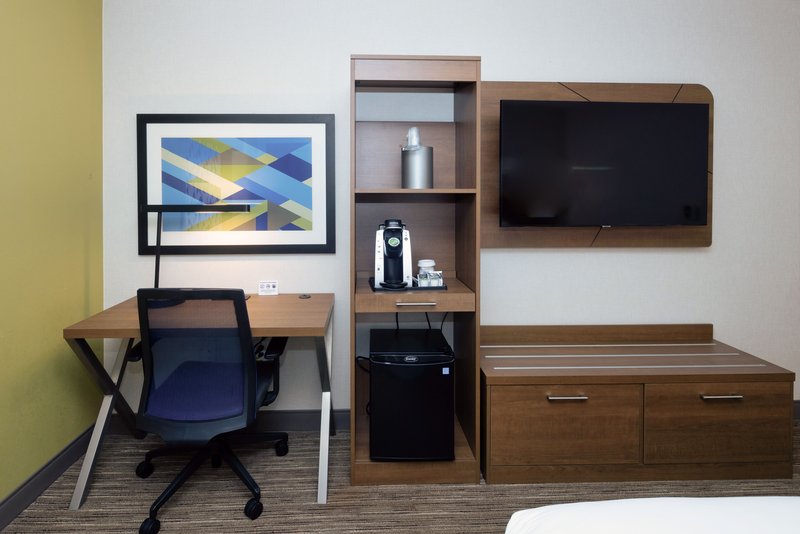 HOLIDAY INN EXPRESS SAUGUS