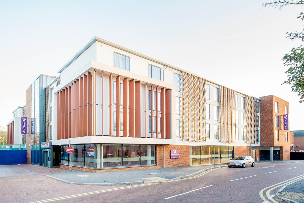 Premier Inn St Albans City Centre,  London