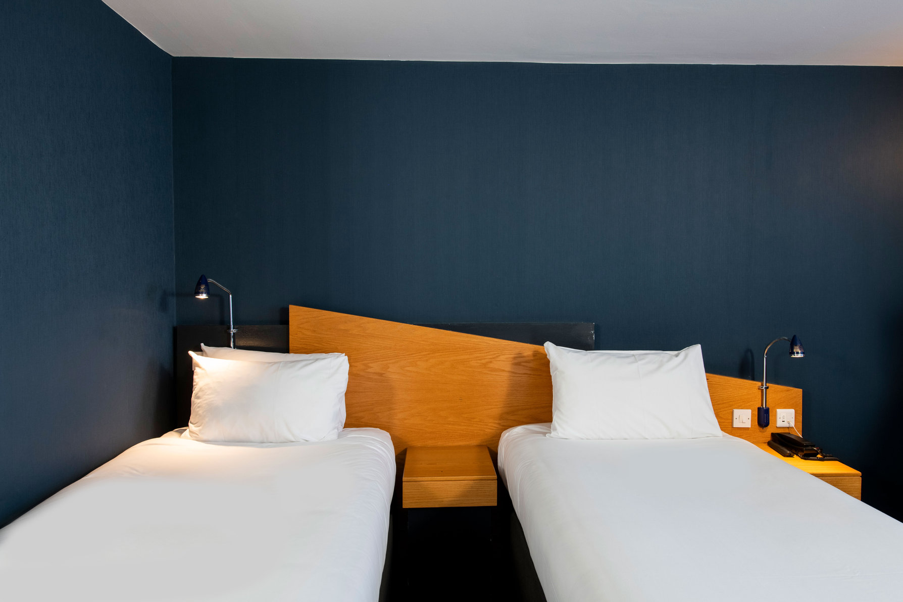 Holiday Inn Express PETERBOROUGH Room Type - 2 Single Standard with Free Hot Breakfast