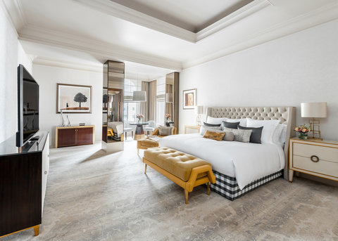 Infinity Suite Master Bedroom