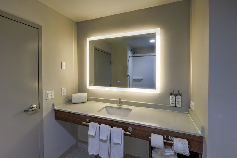 HOLIDAY INN EXP STES SHELBYVIL