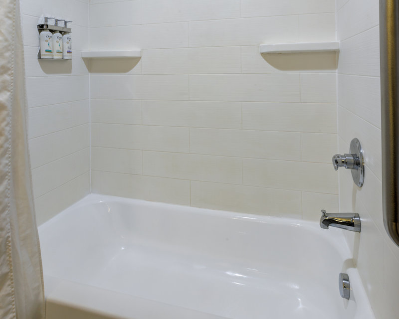 HOLIDAY INN EXP STES SHELBYVIL