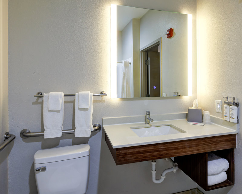 HOLIDAY INN EXP STES SHELBYVIL