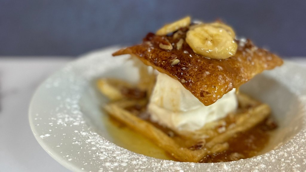 Stop by our Restaurant and idulge in our delicious desserts! 