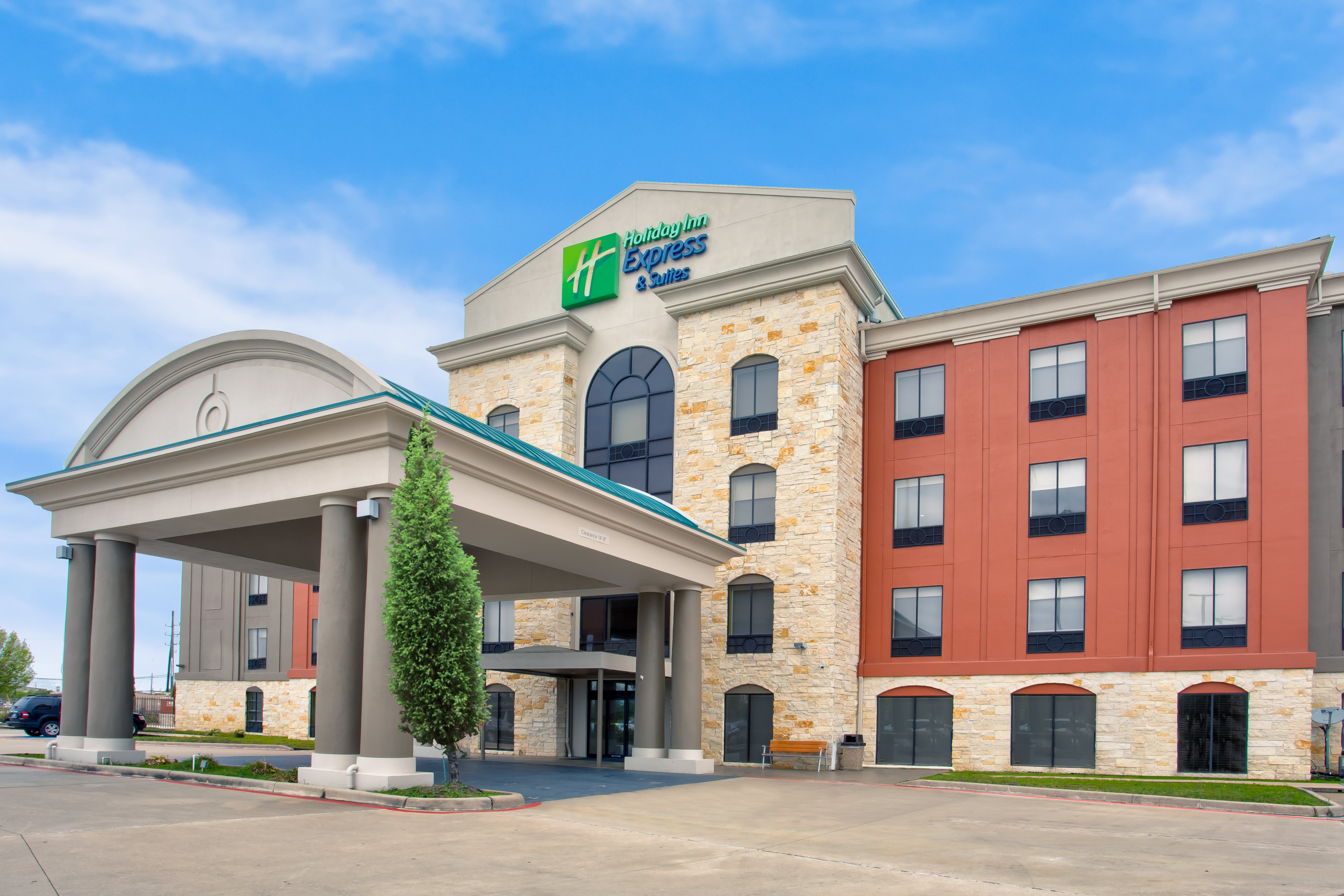 Holiday Inn Express Hotel & Suites