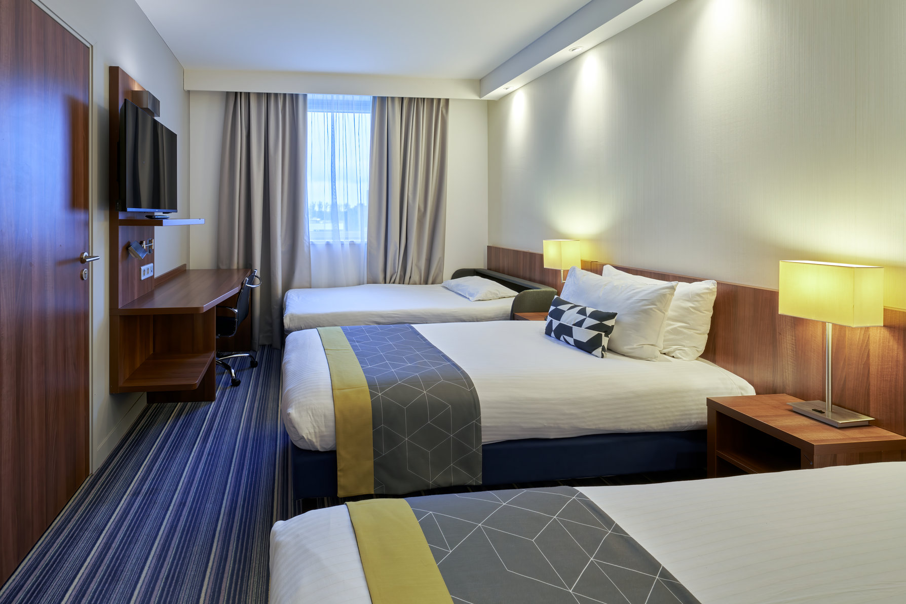 Holiday Inn Express STRASBOURG - CENTRE Room Type - 2 Single Standard Single Sofa Bed with Free Breakfast Holiday Inn Express STRASBOURG - CENTRE Room Type - 2 Single Standard Single Sofa Bed with Free Breakfast