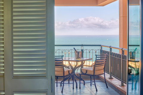 Four Seasons Executive Suite