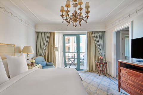 Four Seasons Executive Suite