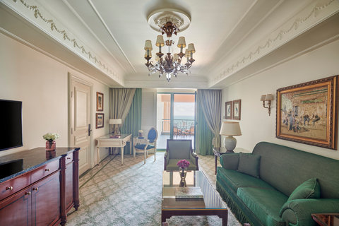 Four Seasons Executive Suite