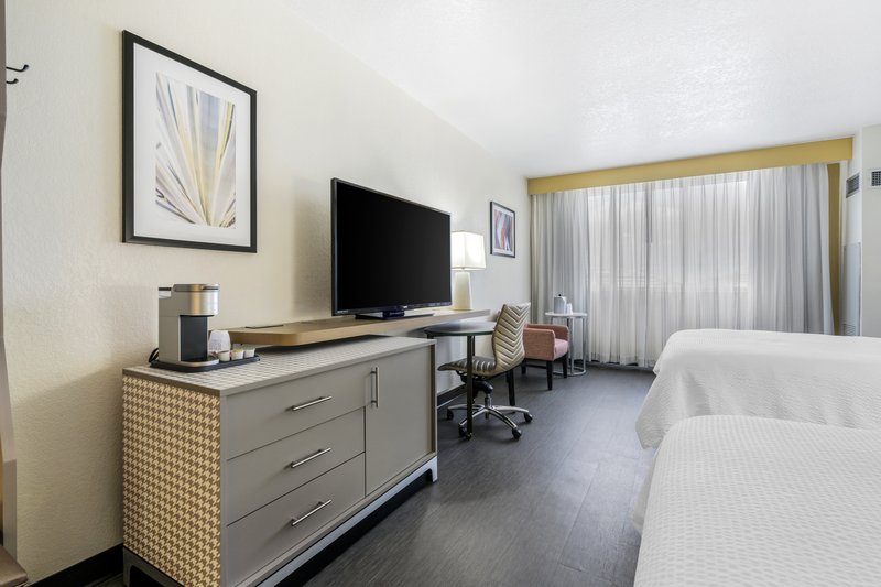 2 Queen Beds Premium