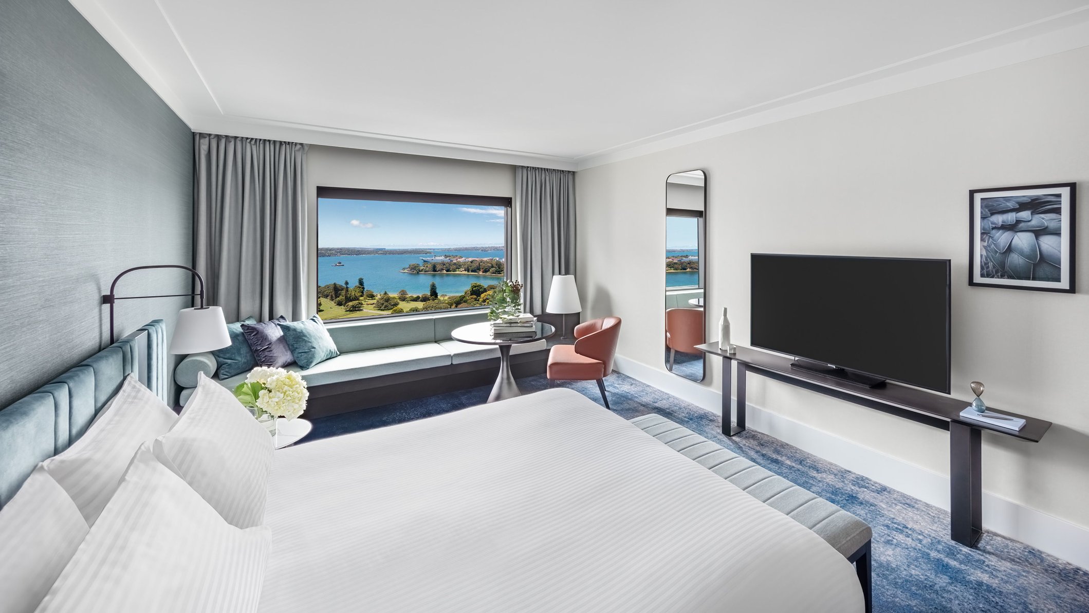 InterContinental Sydney, an IHG Hotel Room Type - 1 King Classic East Harbour View High Floor InterContinental Sydney, an IHG Hotel Room Type - 1 King Classic East Harbour View High Floor