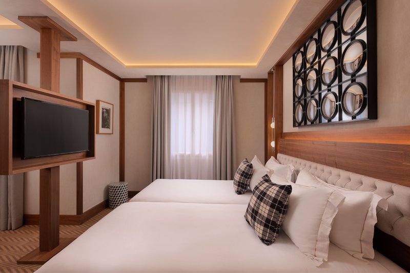 Vintage Twin Guestroom