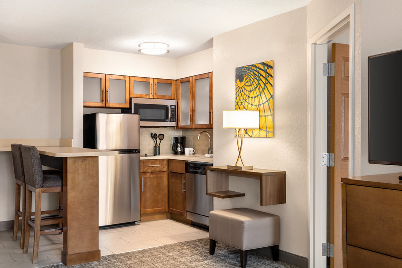 1 KING BED 1 BEDROOM SUITE NONSMOKING