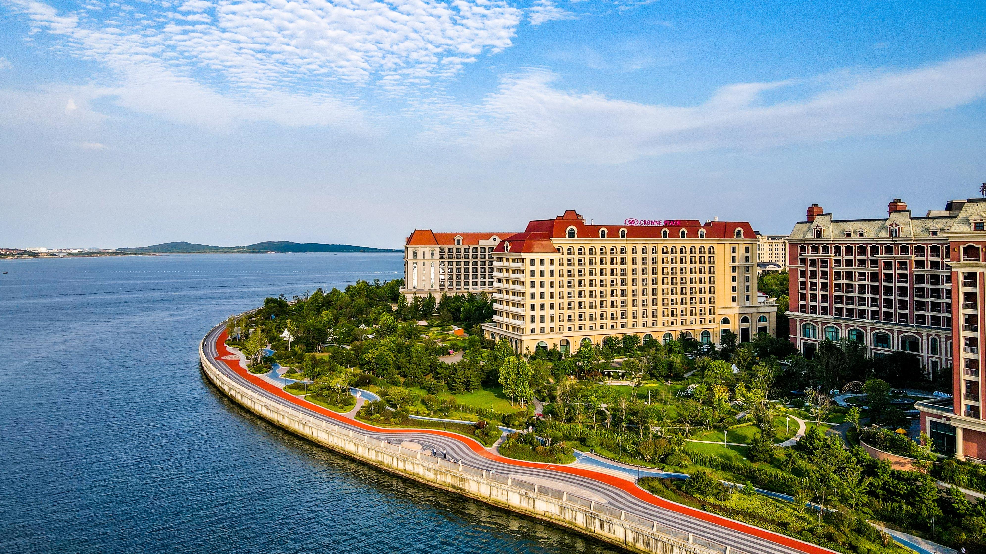 Crowne Plaza Oriental Movie Metropolis