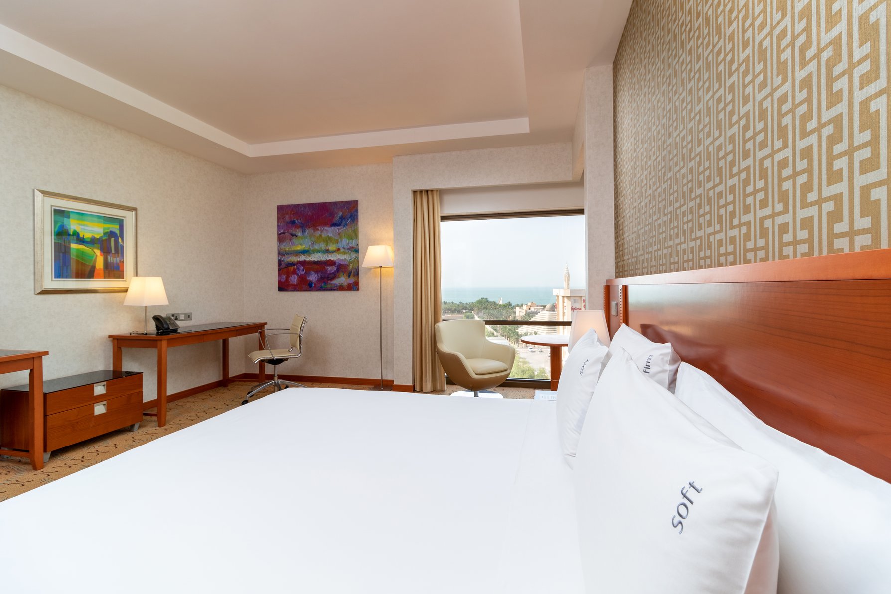Holiday Inn Suites Kuwait Salmiya Room Type - 1 King Premium Seaview Kitchenette