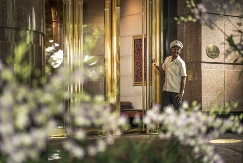 Four Seasons Hotel Singapore Entrance Driveway SIN