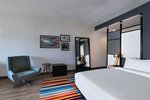 Savvy King Suite, Suite, 1 King, Pool view