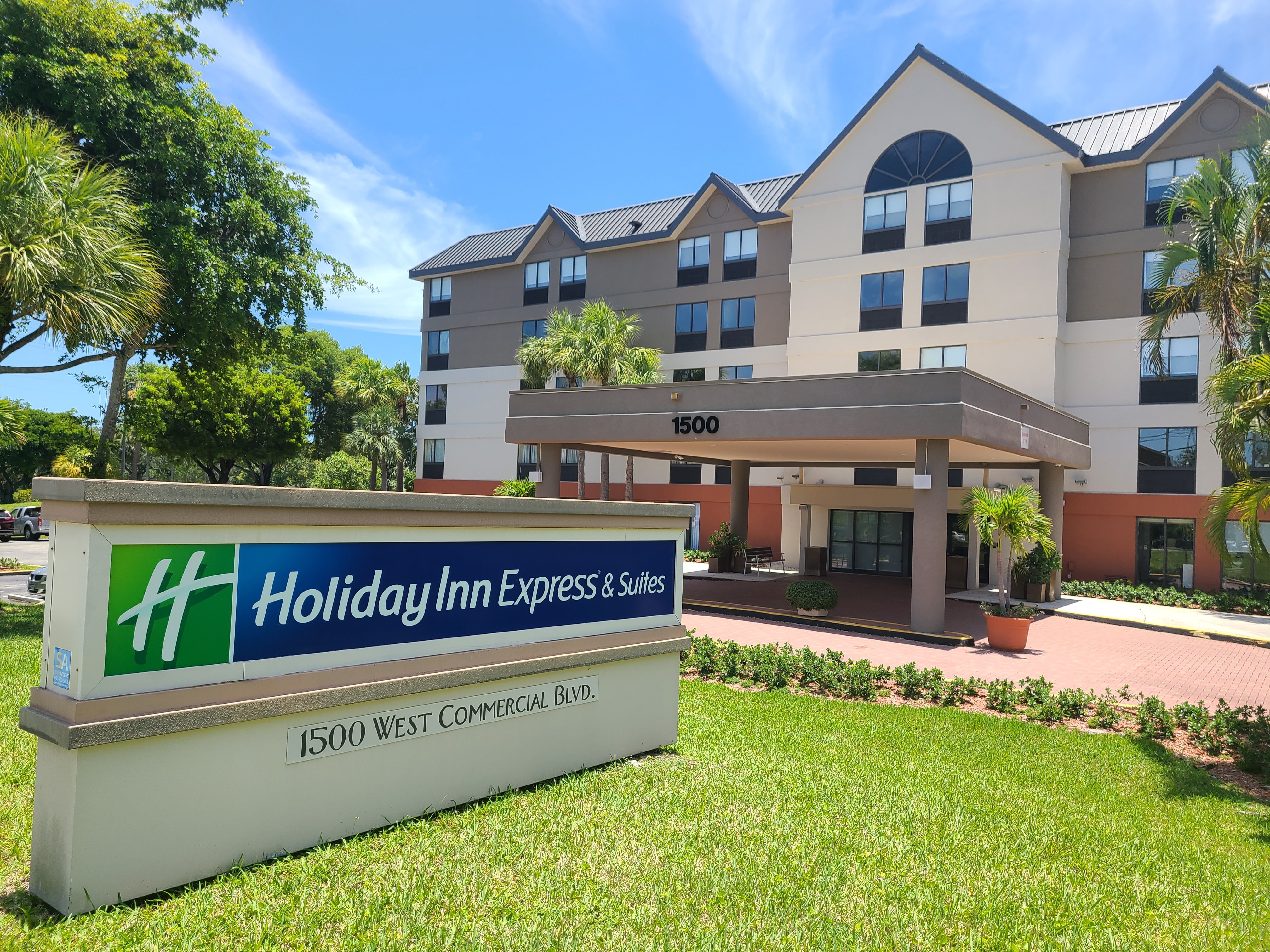 Holiday Inn Express & Suites